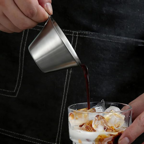 Espressokoppar, 2-pack rostfritt stål espressomätkopp med skalmarkering och örnnäbb, 100 ml espressohällningskopp Barista-kaffetillbehör