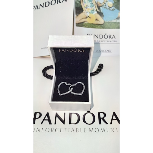 Pandora S925 Sterling Silver Hug Heart Charm Hoop Örhängen 292236C00, Inkluderar Originalask