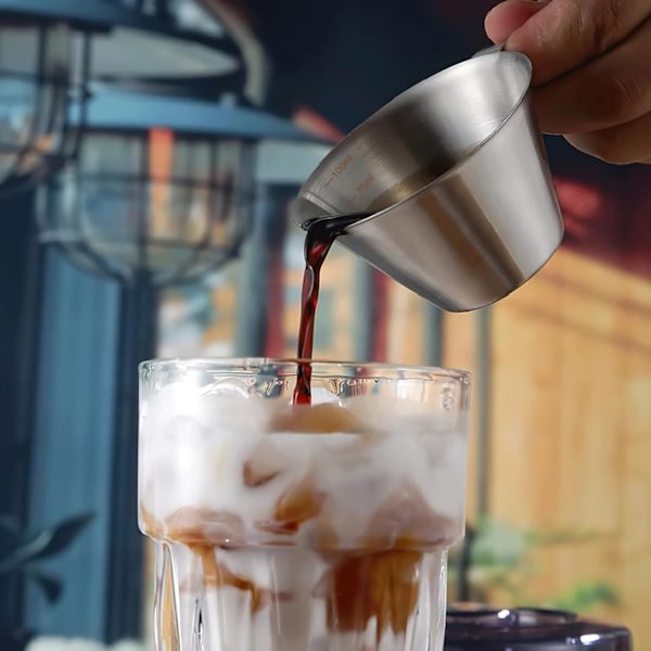 Espressokoppar, 2-pack rostfritt stål espressomätkopp med skalmarkering och örnnäbb, 100 ml espressohällningskopp Barista-kaffetillbehör