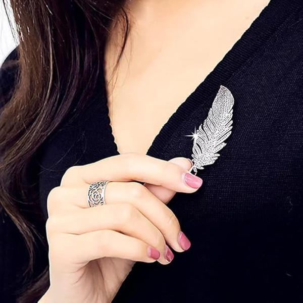 Rhinestone Feather Brosch Pin för Kvinnor Män Mode Kristall Delikat Blad Broscher Kavajslag Pins