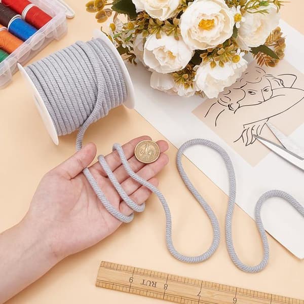 Lysegrå Polycotton Snor - 25m - 6mm - Blød Flettet Reb - Til Tøj og Håndværk