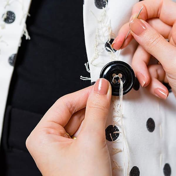 Knapper - 200 Stykker - Resin - 4 Huller - Tøj og Håndværk - 10 mm Sort