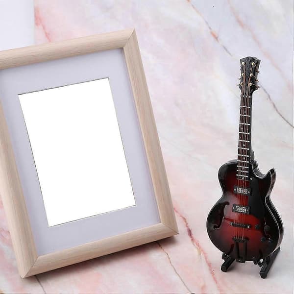 5.5in Klassisk Miniatyrgitarr Replika med Ställ och Fodral Instrument Ornament Julklapp