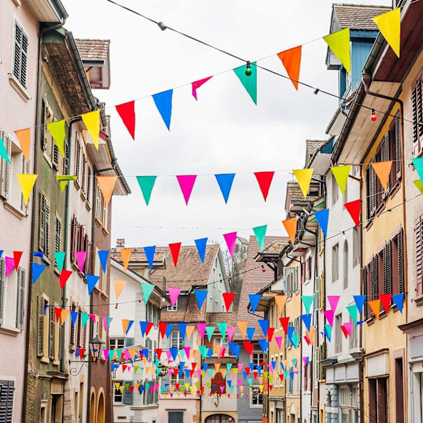 Lippuväli 80 Lipulla Monivärinen Nylonkangas Lipun Pennant Bannerit Ulkona Kolmion Garland Liput Syntymäpäiville, Hääjuhliin, Tapahtumajuhliin 40m/131ft,80 Flags