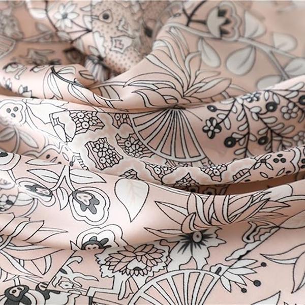 Satin Square 27 Tommer Hårskjerf Silkefølelse Hals Wraps Hodeskjerf Neckerchief Hodeplagg Mote Bandanas S07171