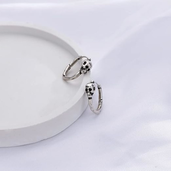 Minimalistiska Skalle Hoop Örhängen för Kvinnor Flickor Män Pojkar Silverfärgad Små Brosk Huggie Hoops Hypoallergena