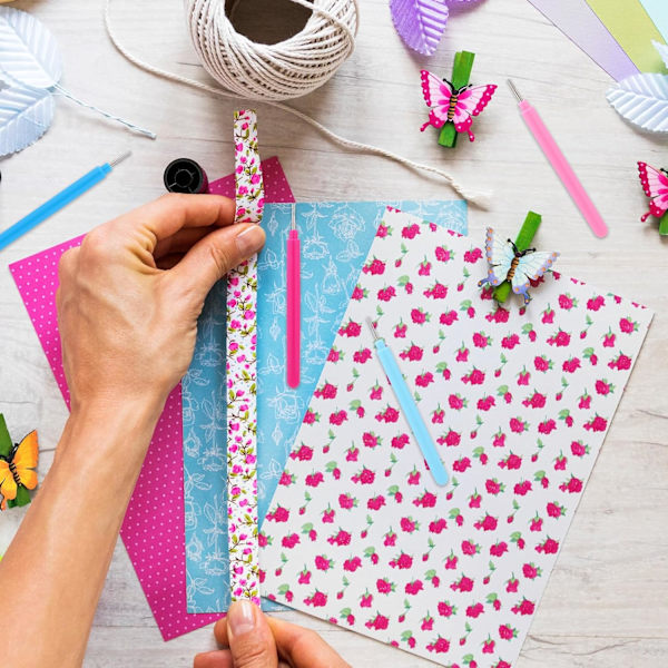 12 stykker papir-quillingverktøy, 4 farger sporet sett rulling krølling quilling nål penn papir volum krølling for papir rulling kortlaging DIY verktøy