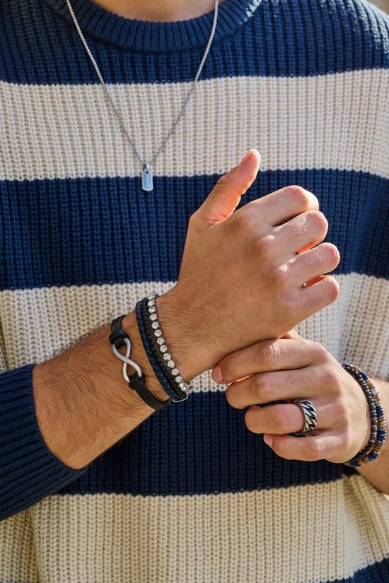 Frank 1967 Multilayer læderarmbånd til mænd med infinity-symbol i rustfrit stål, justerbar glidelås, sort, 20-21 cm