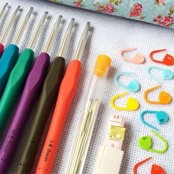 45-dels virkningsset med nålar, markörer, måttband - Knitting Kit Multicolor multifärg