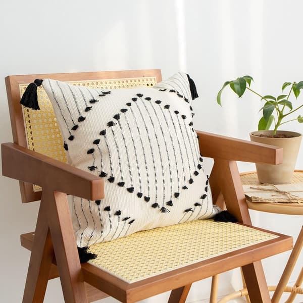 Boho kuddfodral 45x45 cm vävd bomull med tofsar svart och vit modern inredning för soffa sovrum vardagsrum