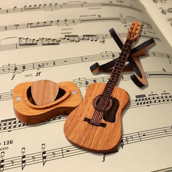 Gitarrplektrumfodral i trä med 3 plektrum och stativ, bärbar förvaringslåda för gitarrister och ukulelespelare
