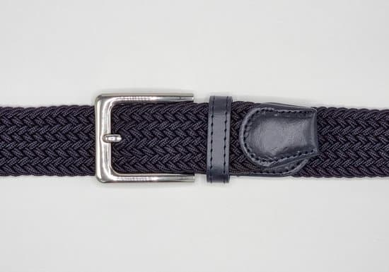 2-pack elastiska flätade bälten för män och kvinnor, stretchvävt canvasbälte med silverspänne för jeans och chinos, blått och khaki, 105 cm