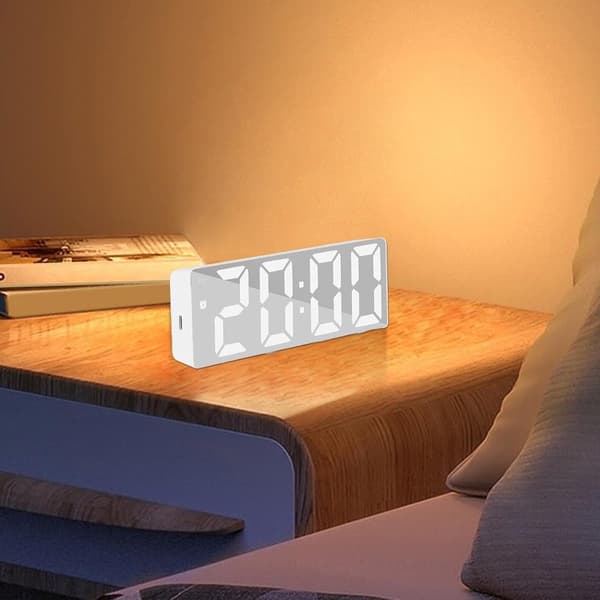 Digital väckarklocka, stor LED-spegeldisplay med datum och temperatur, tysta flera larm för sovrummets nattduksbord, vit