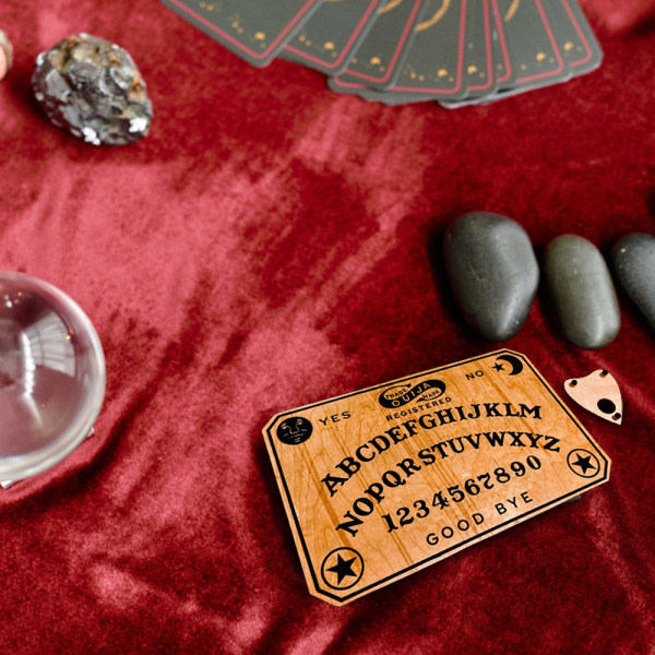Håndlaget Ouija-brett i tre Hjelpemiddel for rolig kommunikasjon Passer for familiesammenkomster standard