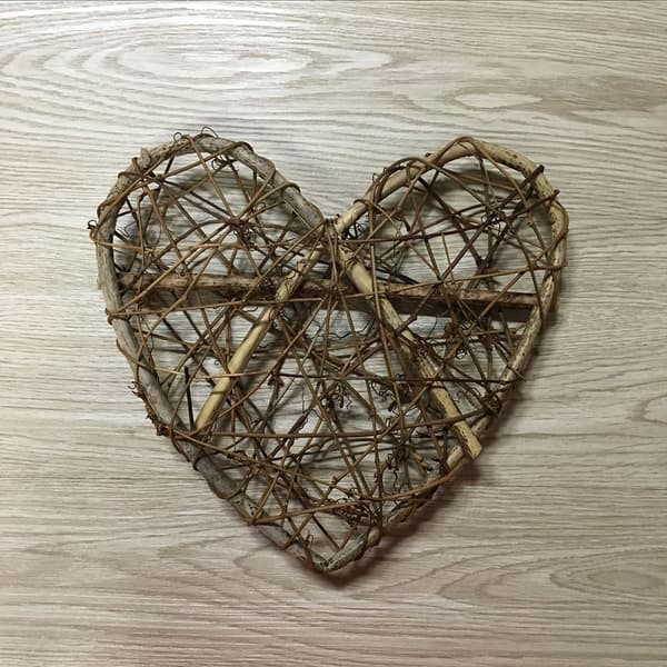 Heart-Shaped Wreath, Wedding Decor Wreath Creates an Enchanting Atmosphere, DIY Grapevine Wreath Enables Personal Details, Rustic Style