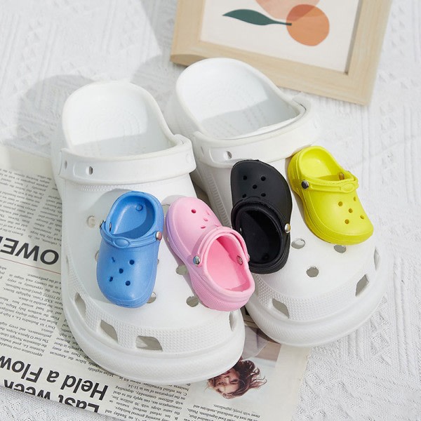 4 delar 3D Clog-sandaler Ornament (slumpmässig färg), Skoberlocker, Söt