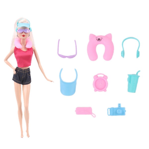 55 Barbie-tillbehör, skor, resväskor, ryggsäckar, dockskåp, möbler og husgeråd