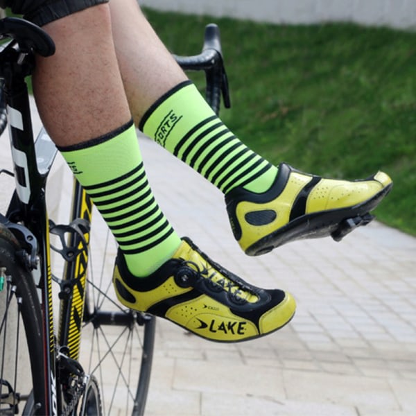 Ammattimainen merkki Pyöräilyurheilun sukat Suojaa jalat Hengittävät pyöräilysukat Pyörät valkoinen musta zdq