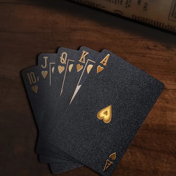 Vanntett spillkort i svart folie med eske - Perfekt for fest, spill, cardistry