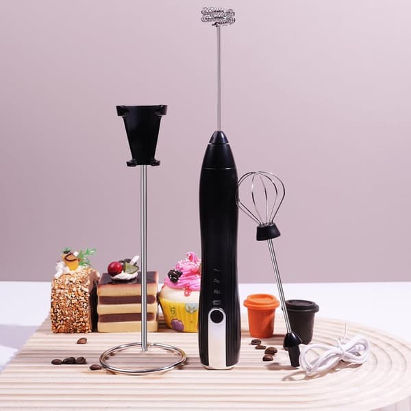 Håndholdt mælkeskummer USB-C genopladelig med 2 piskeris i rustfrit stål, 3-trins elektrisk mixer til latte, matcha og kaffe, sort