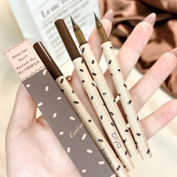 Ultraohut nestemäinen eyeliner-silmäkynä 02KALLT TE BRUNT 02KALLT 02Cold Tea Brown