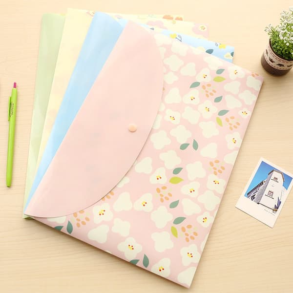 delar - Dokumentväska - Dokumentmapp - med tryckknapp - Blommönster - blå, rosa, grön, gul - 33,6*23,2 cm - plast