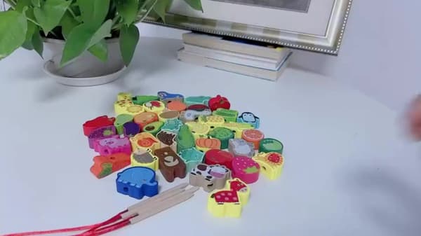 Montessori perleleke i tre for 2-4-åringer - dyr, frukt, grønnsaker - sensorisk gave til gutter/jenter