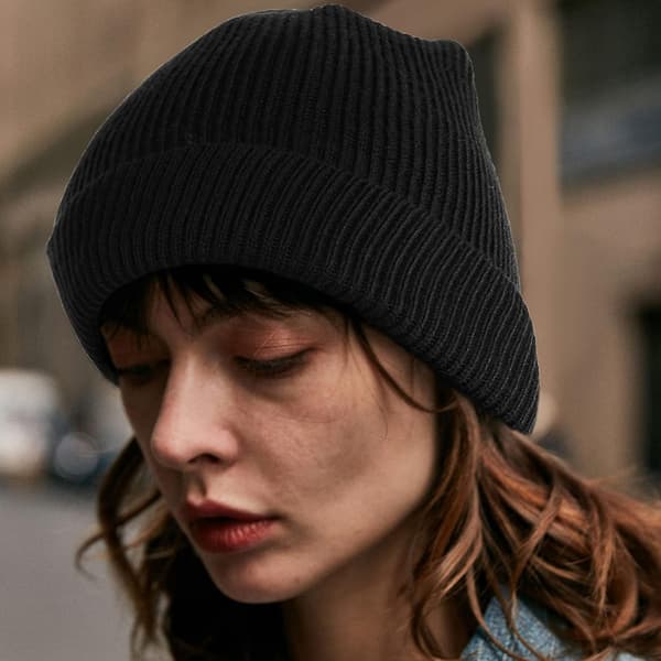 Stickad mössa i 100 % merinoull, unisex, varm vintermössa, mjuk