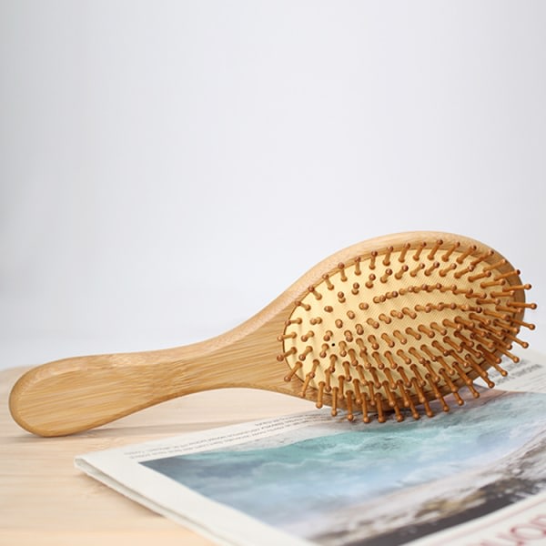 Oval - massageborste for hårbotten i bambu, ergonomisk håndtag og kam