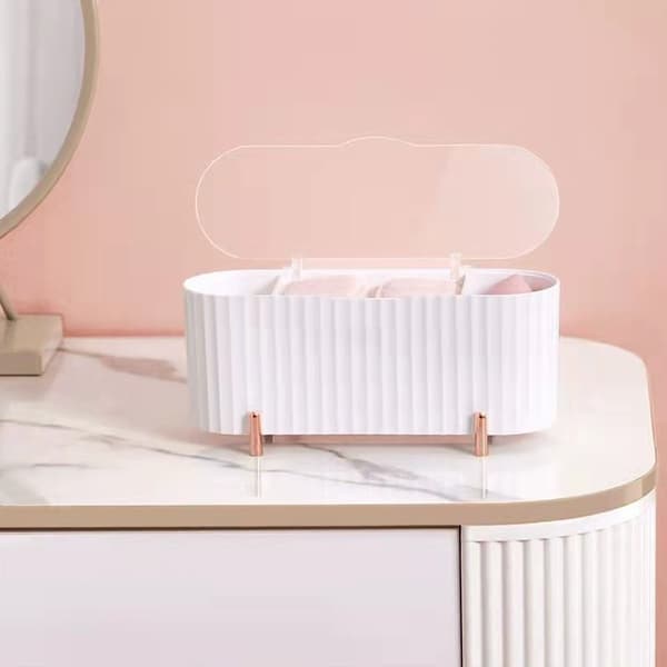 Plastbeholder til kosmetik med låg
