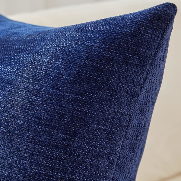 Fodral 18x18 tum, set med 2 marinblå örngott, soffa, vardagsrum, heminredning, fyrkantigt karaktäristiskt överdrag