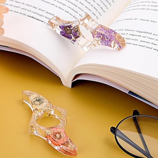 Resin Bookmark with Dried Flowers, 2 Pcs Transparent Handmade Thumb Bookmarks with Floral Pattern, Thumb Grip, Book Opener, Reading Aid