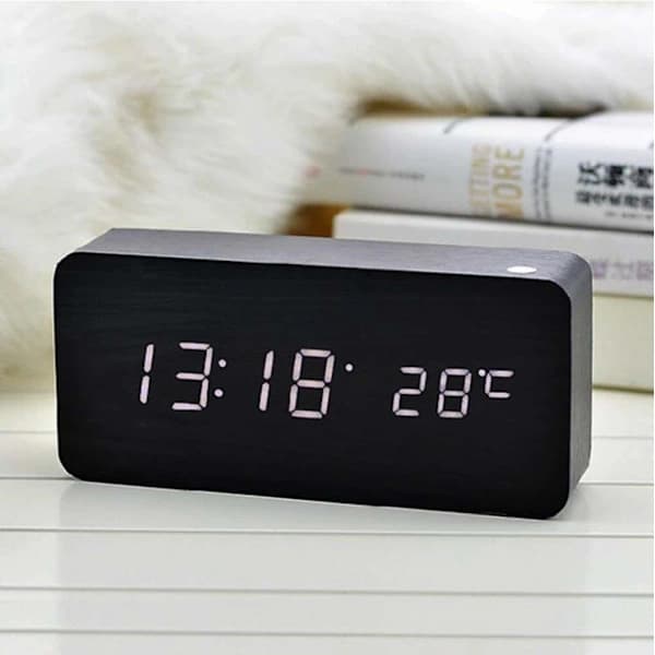 Elegant Vækkeur i Trædesign: LED, 3 Alarmer, Temp Display Sort