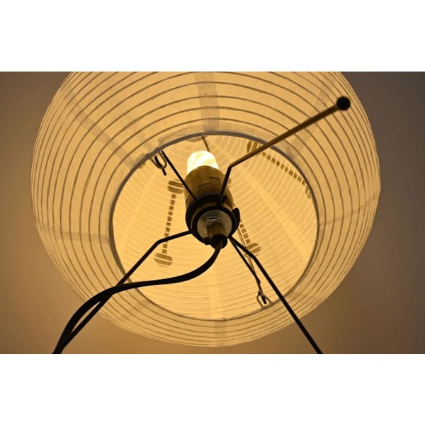 Nogyu2022 Noguchi Stil Akari Lampa u2022 Japansk bordslampa i papper u2022 Inspirerad av Isamu Noguchi u2022 Rispapper u2022 Säng Desk Lamp (Black/White)