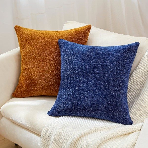 Fodral 18x18 tum, set med 2 marinblå örngott, soffa, vardagsrum, heminredning, fyrkantigt karaktäristiskt överdrag