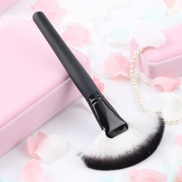 Fashion Makeup Large Fan Blush Face Powder Foundation Cosmetic Brush