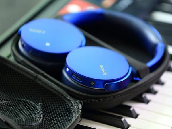 Hard Protective Headphone Case - Universal for On-Ear/Over-Ear - Waterproof & Shockproof - Carry Bag for Bluetooth, Gaming, Hi-Fi