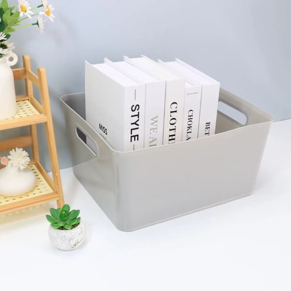 1-pack Plastic Storage Baskets with Sturdy Handles, Lightweight and Durable Design, Ideal for Kitchen, Bathroom, and Cleaning Organization