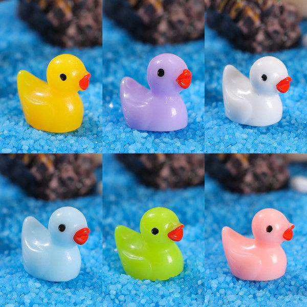 100 stk Tiny Ducks Set Dekorasjon Realistisk Form Holdbar Harts Sjarmerende ender for jul Bursdagsfest Barnets dag 100pcs
