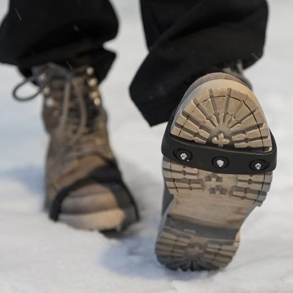 Atom Snow Grip skridsikre S-M med tre ståldupper_TF