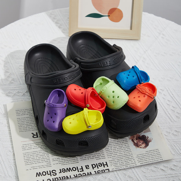 4 delar 3D Clog-sandaler Ornament (slumpmässig färg), Skoberlocker, Söt