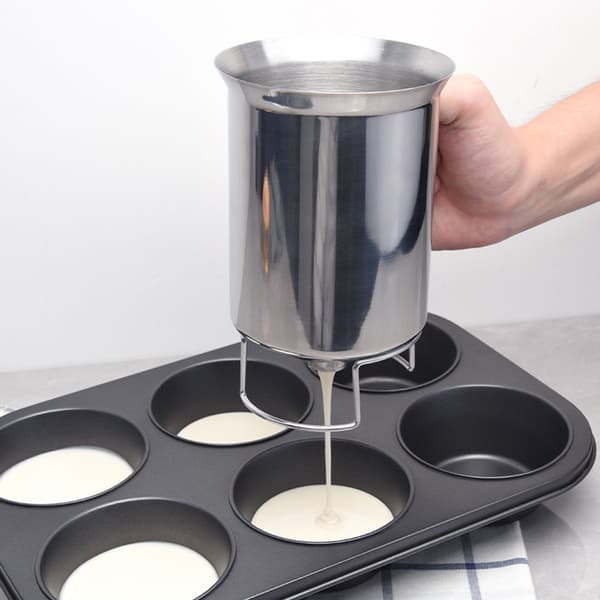 Pannekakerøre-dispenser, 800 ml rustfritt stål, enhånds porsjonskontroll for pannekaker, vafler og kaker, sølv