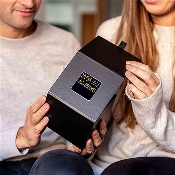 Et års dates: Surprise Edition - Valentinsdagsgave, en Date Night-boks med forseglede date-ideer, perfekt gave til papirbryllup