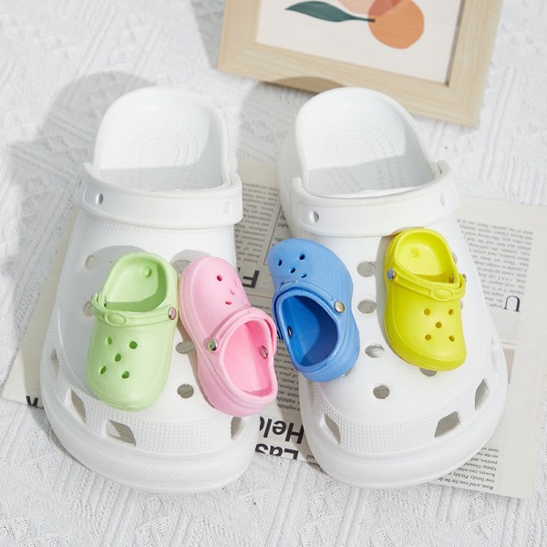 4 delar 3D Clog-sandaler Ornament (slumpmässig färg), Skoberlocker, Söt