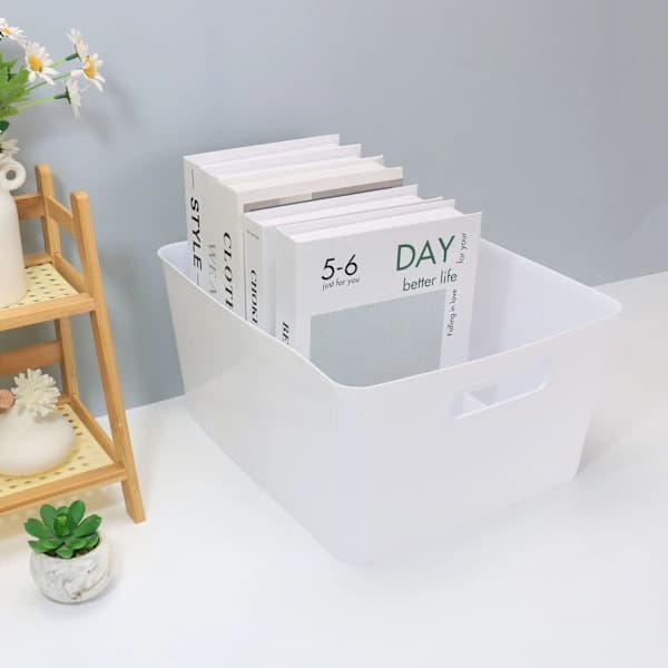 1-pack Plastic Storage Baskets with Sturdy Handles, Lightweight and Durable Design, Ideal for Kitchen, Bathroom, and Cleaning Organization