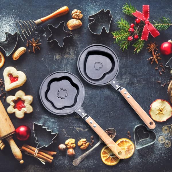 Minipanne-sett for egg og pannekaker, 2 deler, rustfritt stål, non-stick hjerte- og plommeblomstformer med trehåndtak for barnefrokost
