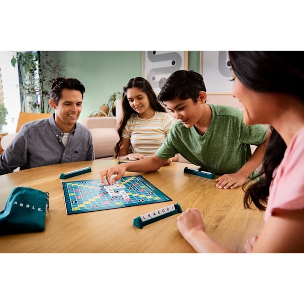 Klassiskt Scrabble, Original Ordkryssbrädespel, Engelsk Version, Familjespel för Vuxna och Barn, Ordspel för 2 till 4 Spelare