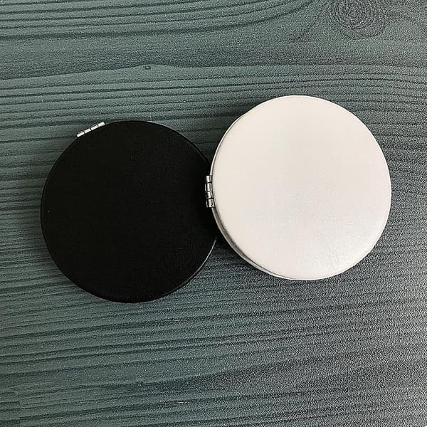 Kompakt foldbart makeupspejl, PU-læder dobbeltsidet med 2x forstørrelse, 8 cm bærbart håndspejl til rejser og daglig brug, sort