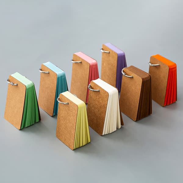 7 farvede ringindekskort - 350 ark 9×5,5 cm - Ordkort og huskekort