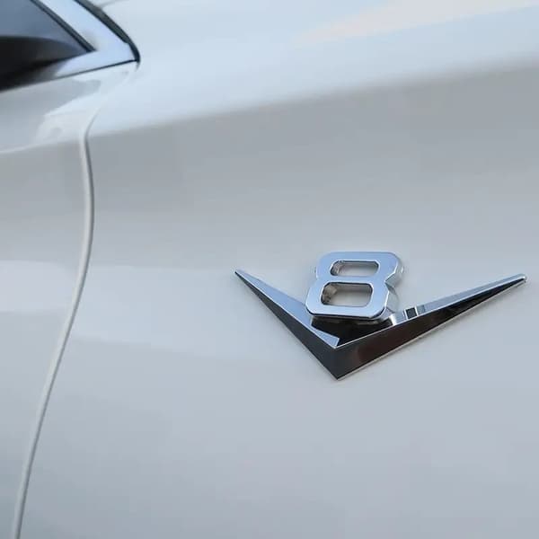 Emblem V8 krom 10,5 x 4 cm 1st
